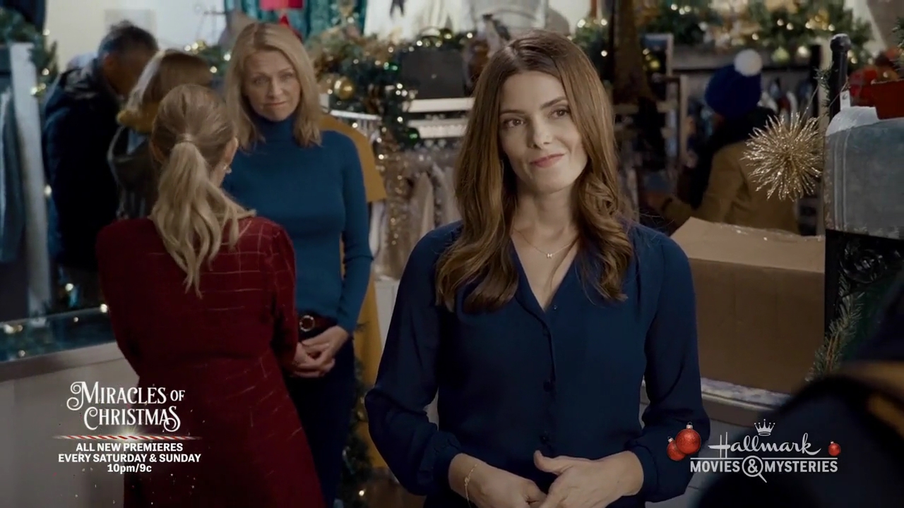Ashley-Greene-dot-nl_ALittleChristmasCharm1332.jpg