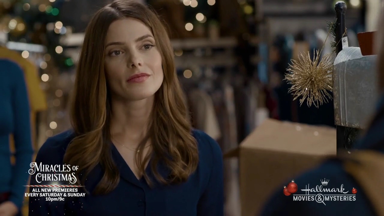 Ashley-Greene-dot-nl_ALittleChristmasCharm1335.jpg
