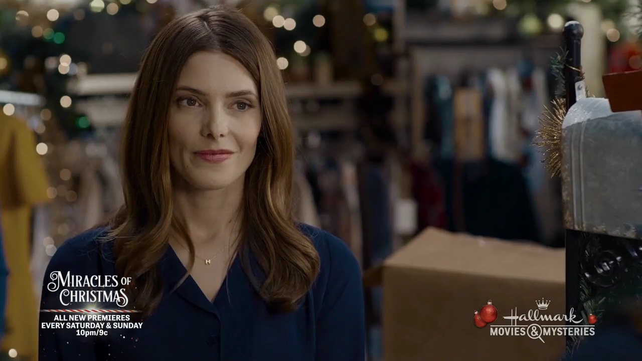 Ashley-Greene-dot-nl_ALittleChristmasCharm1339.jpg