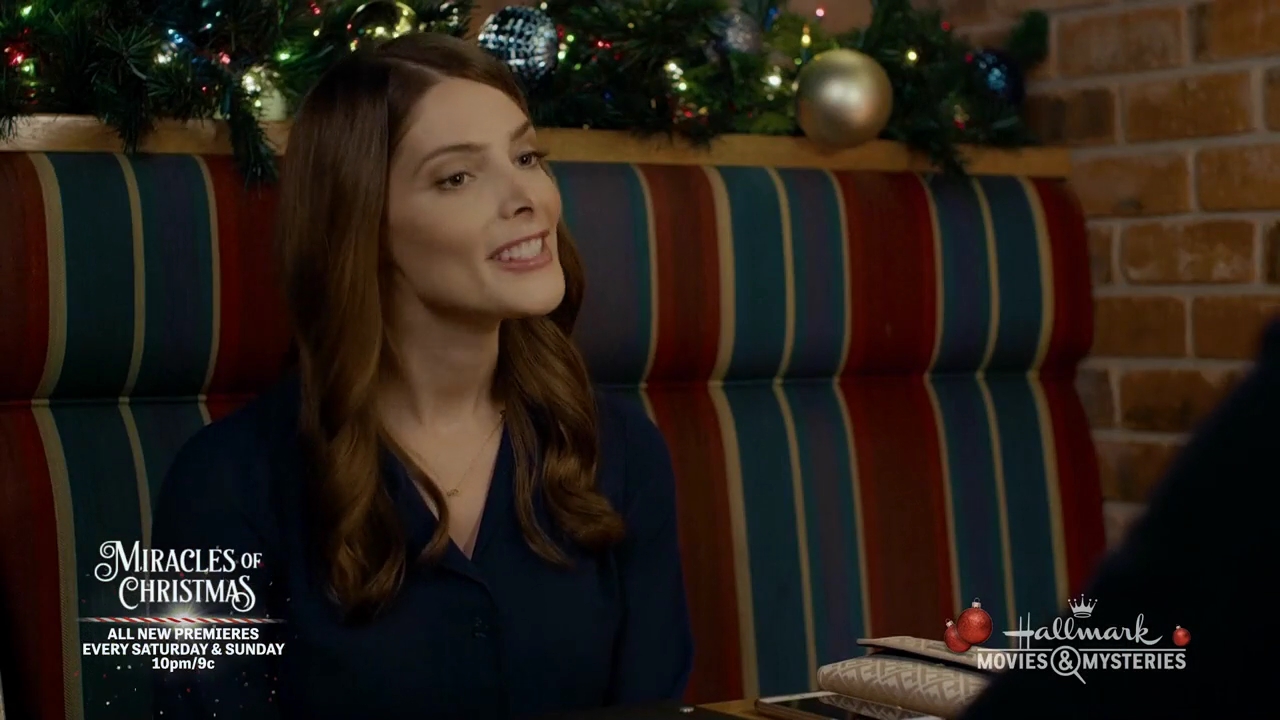 Ashley-Greene-dot-nl_ALittleChristmasCharm1380.jpg