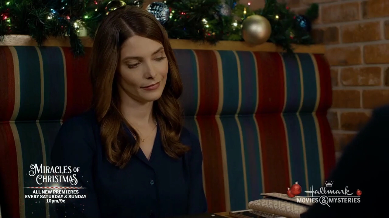 Ashley-Greene-dot-nl_ALittleChristmasCharm1389.jpg