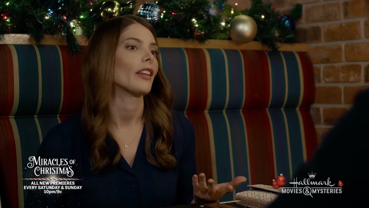 Ashley-Greene-dot-nl_ALittleChristmasCharm1421.jpg
