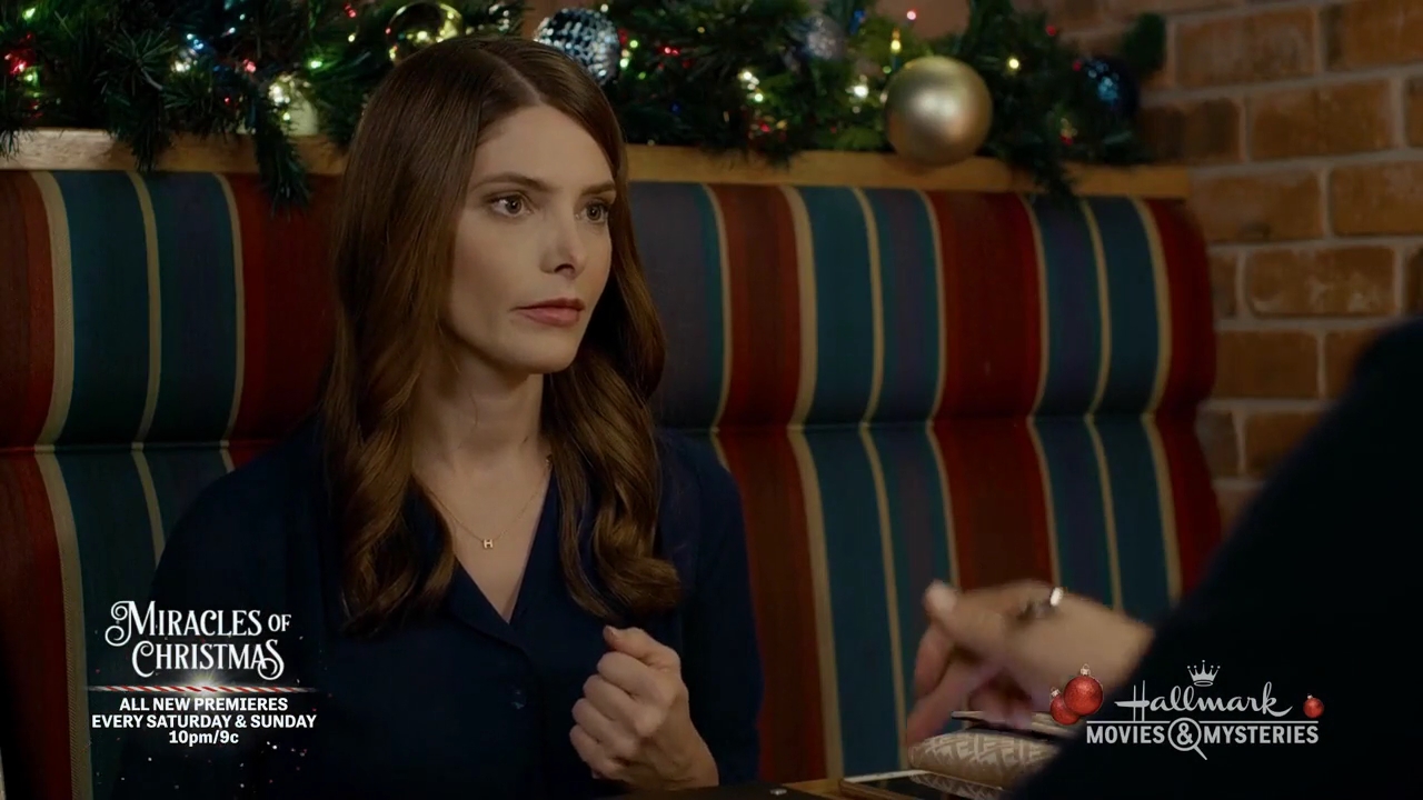 Ashley-Greene-dot-nl_ALittleChristmasCharm1426.jpg