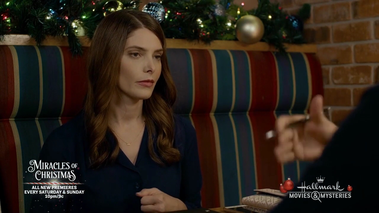 Ashley-Greene-dot-nl_ALittleChristmasCharm1427.jpg