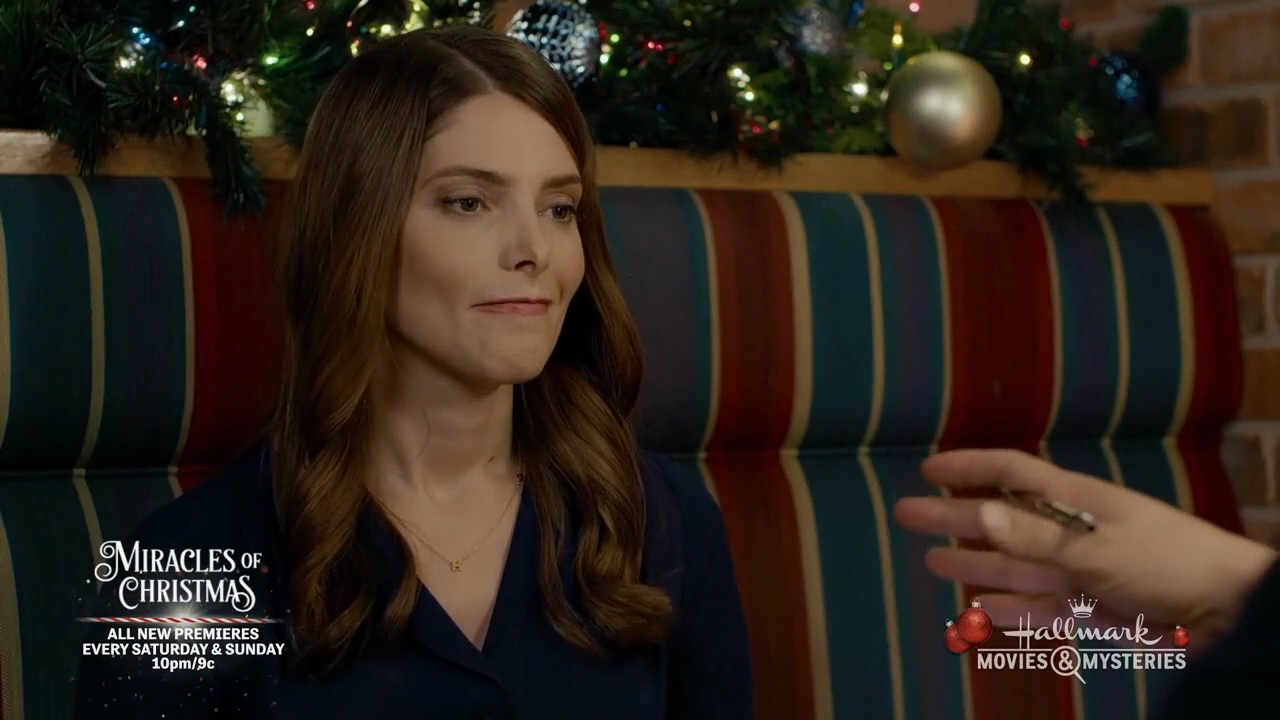 Ashley-Greene-dot-nl_ALittleChristmasCharm1430.jpg