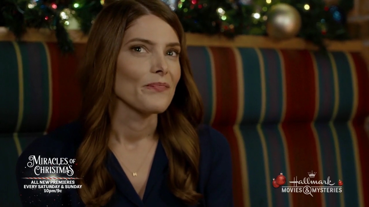 Ashley-Greene-dot-nl_ALittleChristmasCharm1448.jpg