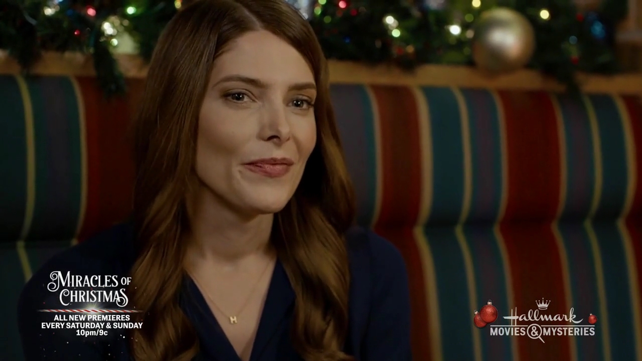 Ashley-Greene-dot-nl_ALittleChristmasCharm1450.jpg