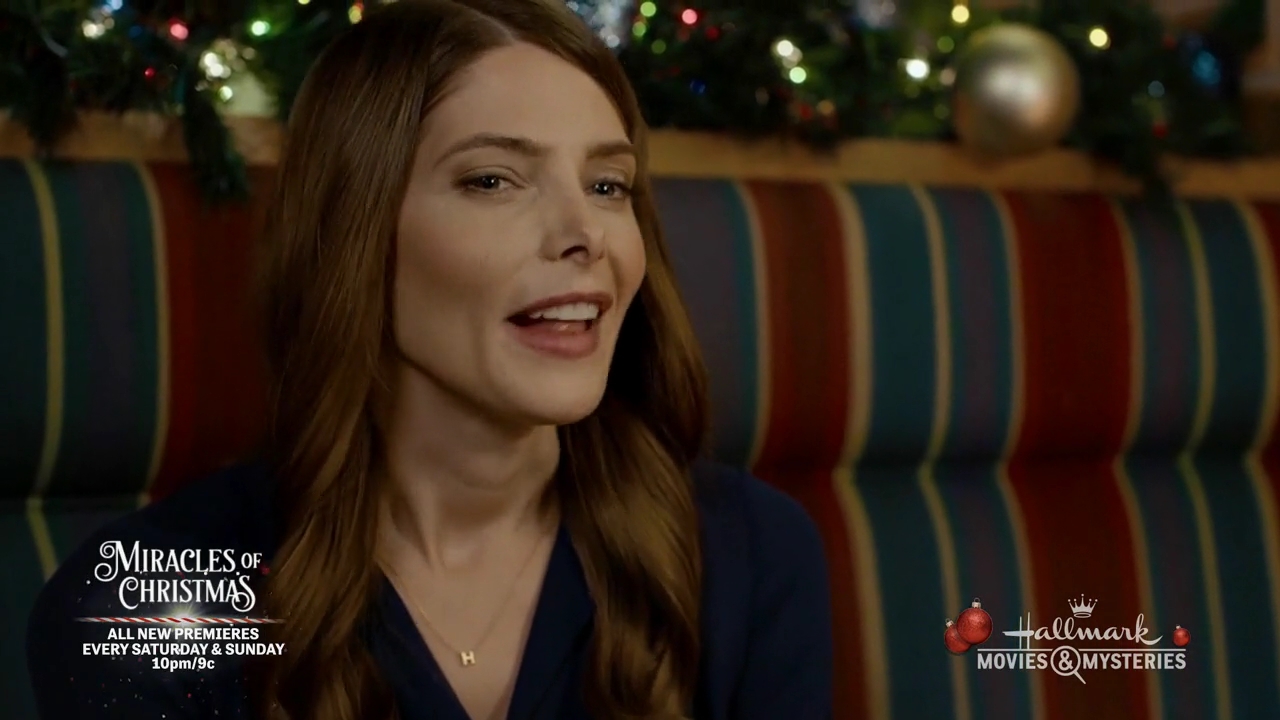 Ashley-Greene-dot-nl_ALittleChristmasCharm1451.jpg