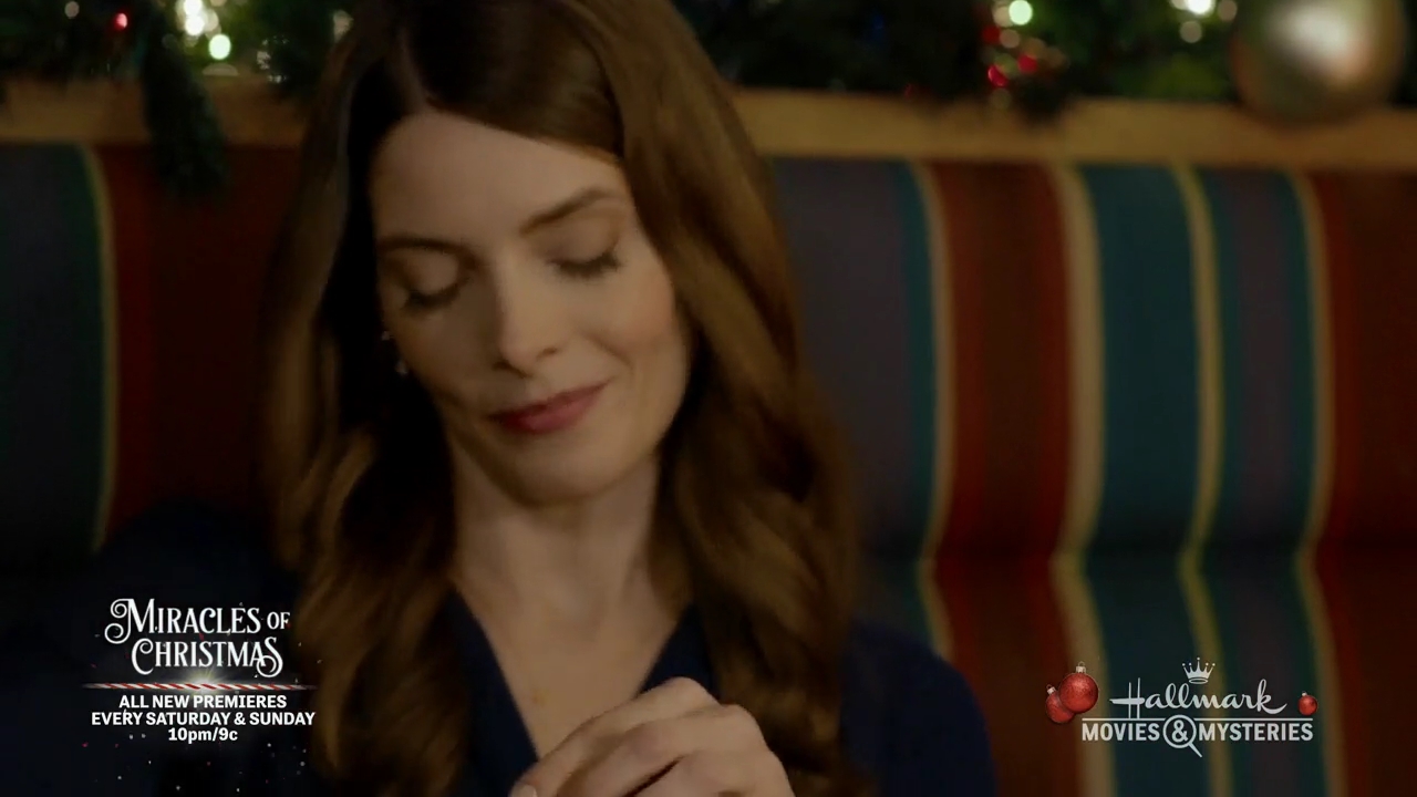 Ashley-Greene-dot-nl_ALittleChristmasCharm1455.jpg