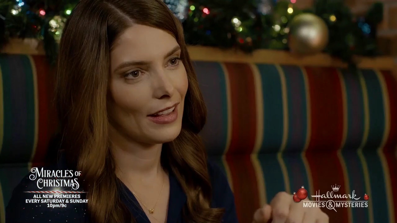 Ashley-Greene-dot-nl_ALittleChristmasCharm1461.jpg