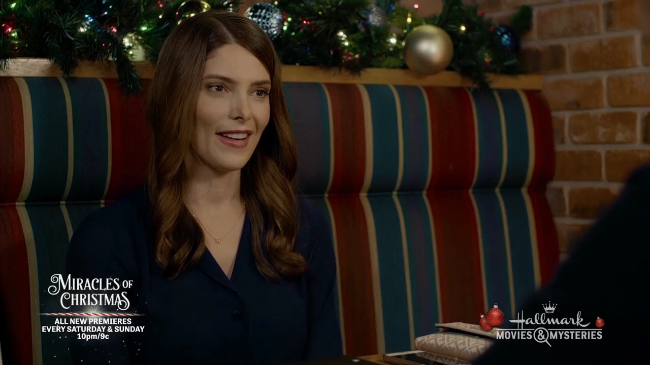 Ashley-Greene-dot-nl_ALittleChristmasCharm1467.jpg