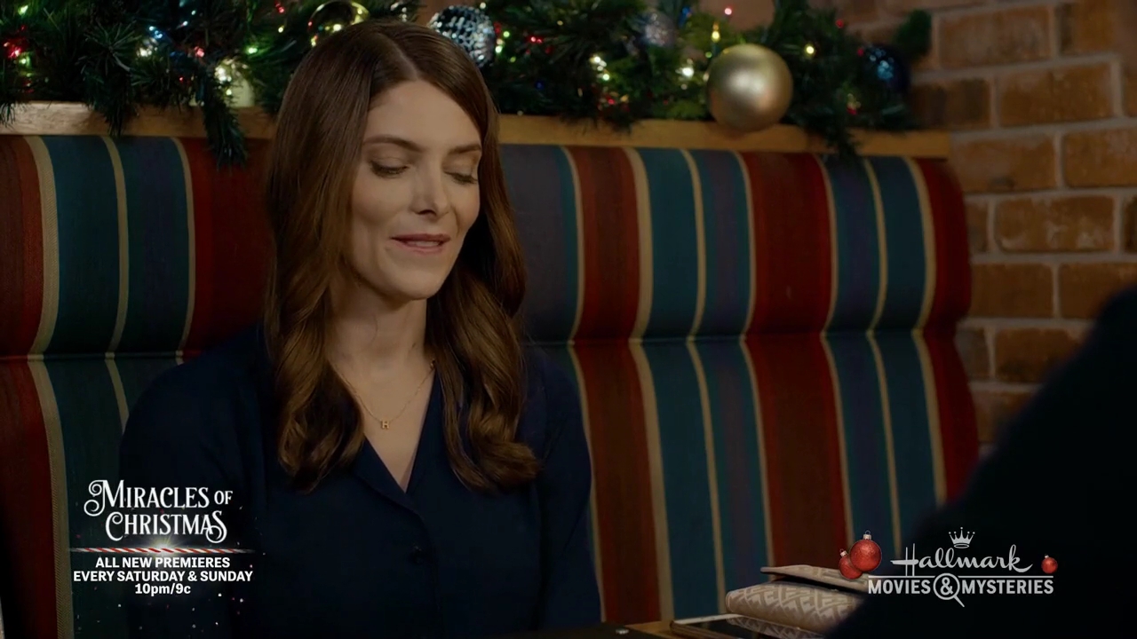 Ashley-Greene-dot-nl_ALittleChristmasCharm1468.jpg