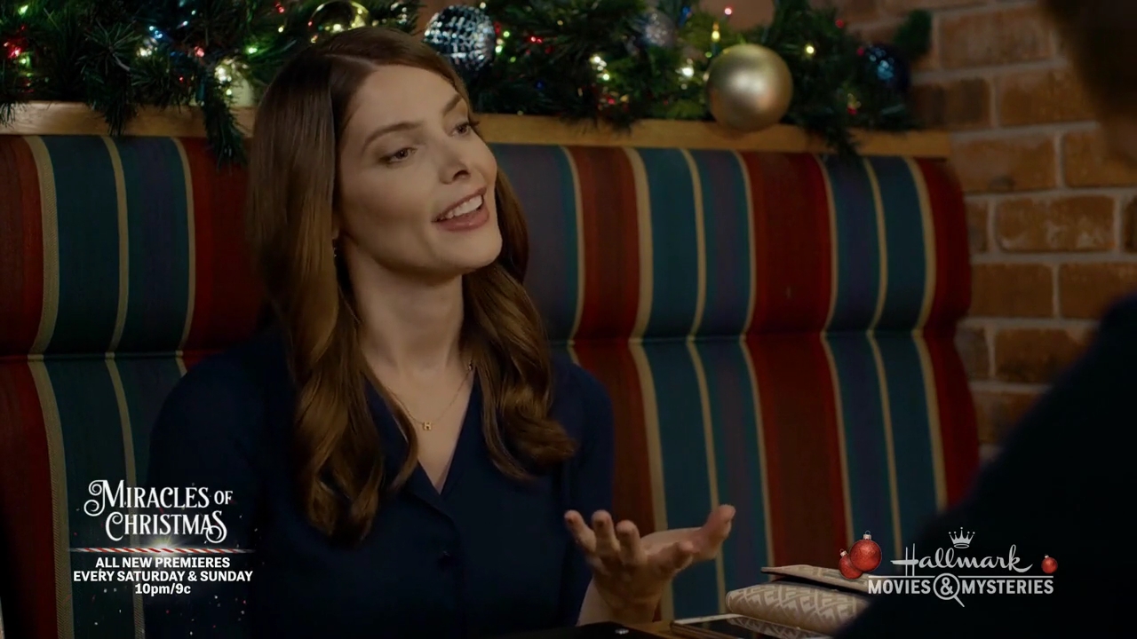 Ashley-Greene-dot-nl_ALittleChristmasCharm1473.jpg