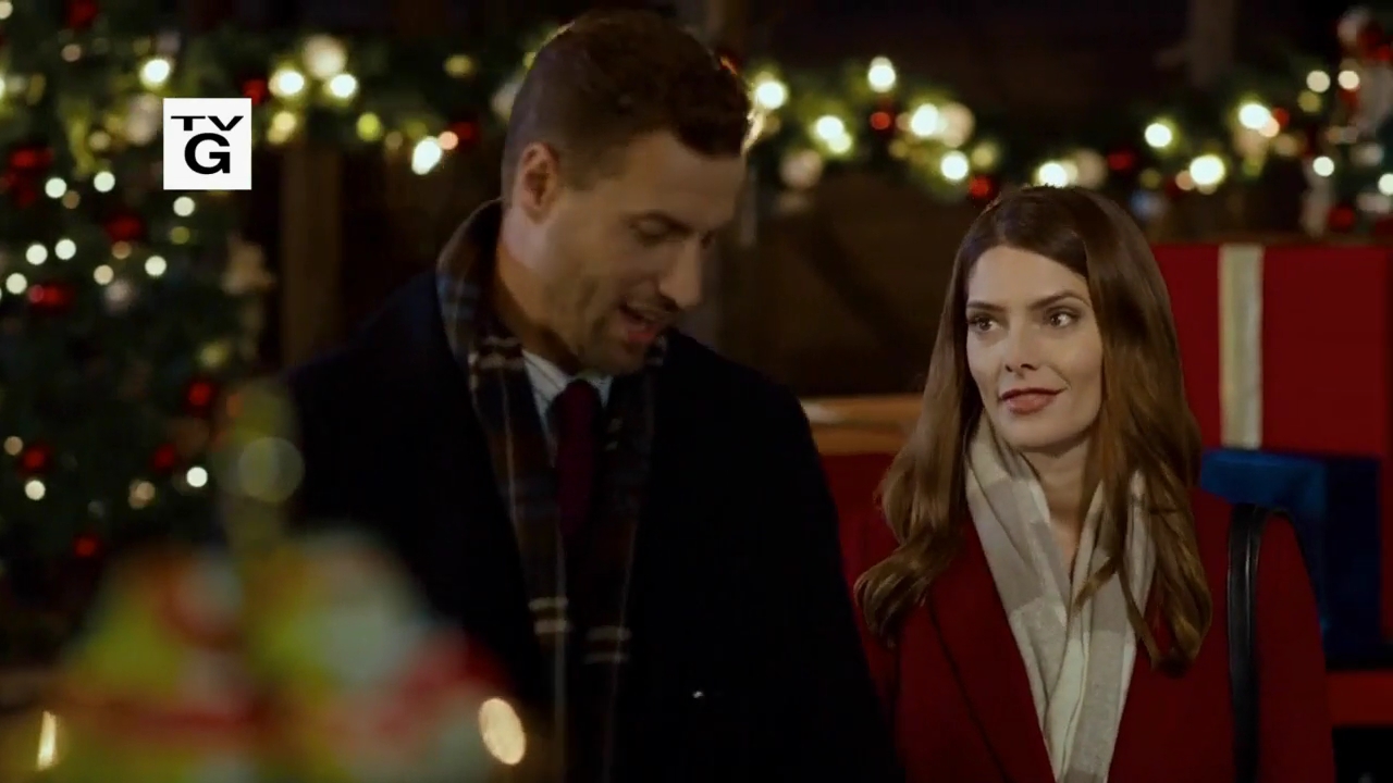 Ashley-Greene-dot-nl_ALittleChristmasCharm1536.jpg