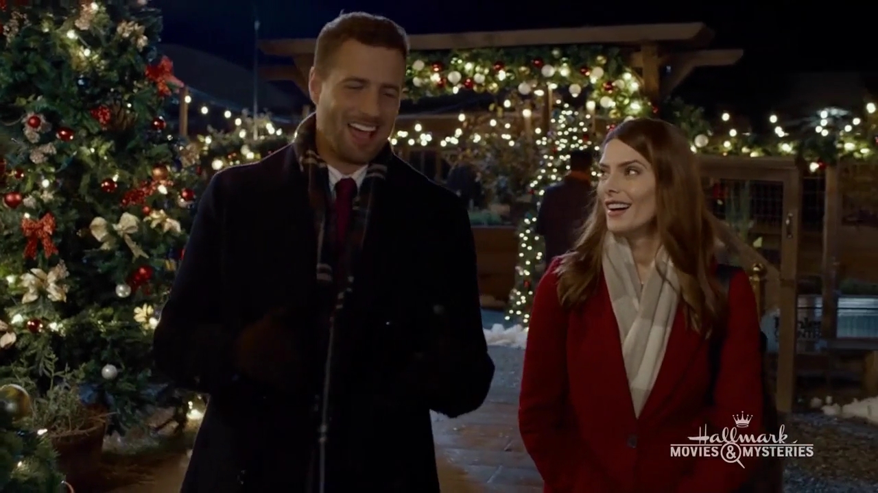Ashley-Greene-dot-nl_ALittleChristmasCharm1541.jpg