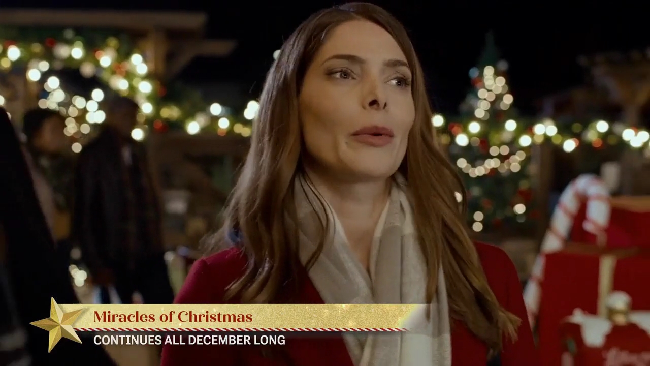Ashley-Greene-dot-nl_ALittleChristmasCharm1552.jpg