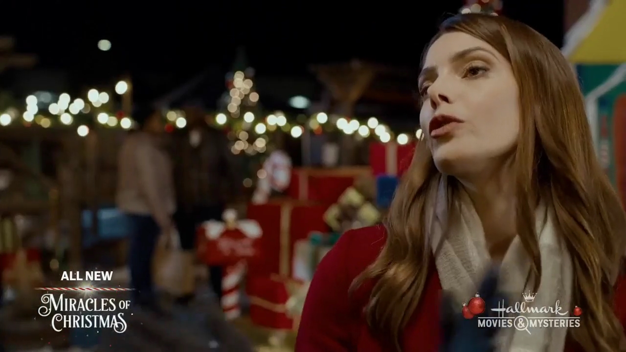 Ashley-Greene-dot-nl_ALittleChristmasCharm1562.jpg
