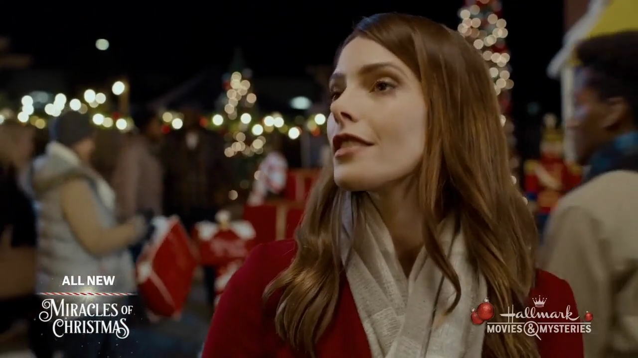 Ashley-Greene-dot-nl_ALittleChristmasCharm1563.jpg