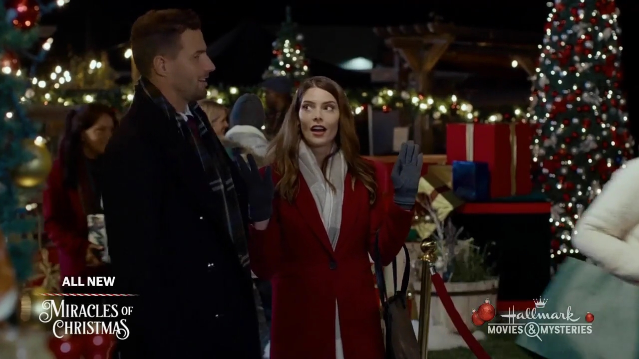 Ashley-Greene-dot-nl_ALittleChristmasCharm1570.jpg