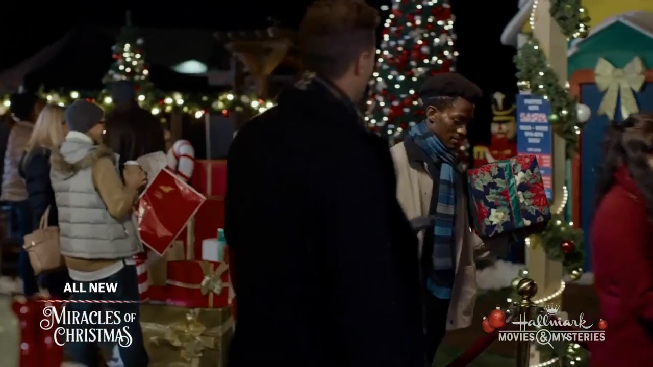 Ashley-Greene-dot-nl_ALittleChristmasCharm1573.jpg