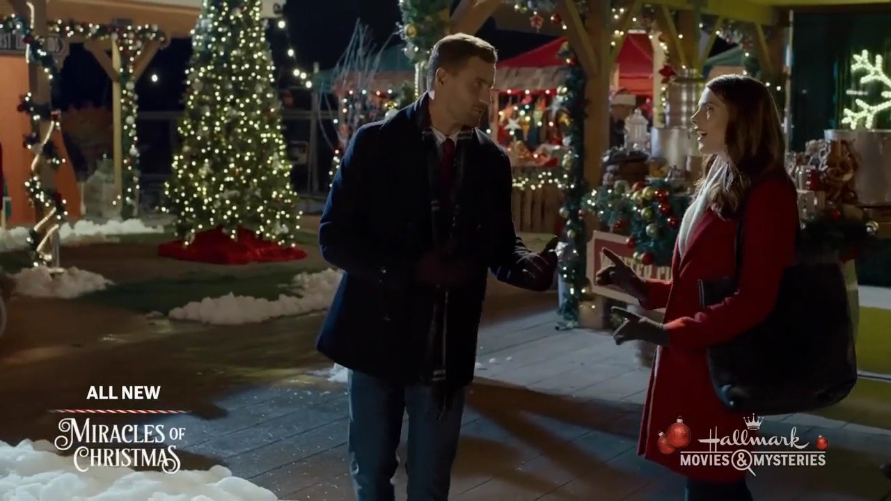 Ashley-Greene-dot-nl_ALittleChristmasCharm1577.jpg