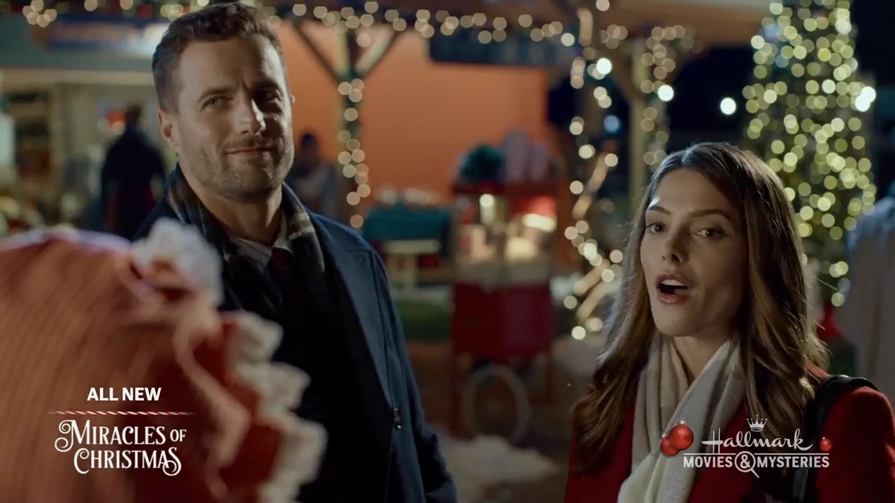 Ashley-Greene-dot-nl_ALittleChristmasCharm1595.jpg