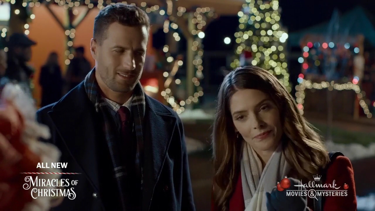 Ashley-Greene-dot-nl_ALittleChristmasCharm1602.jpg