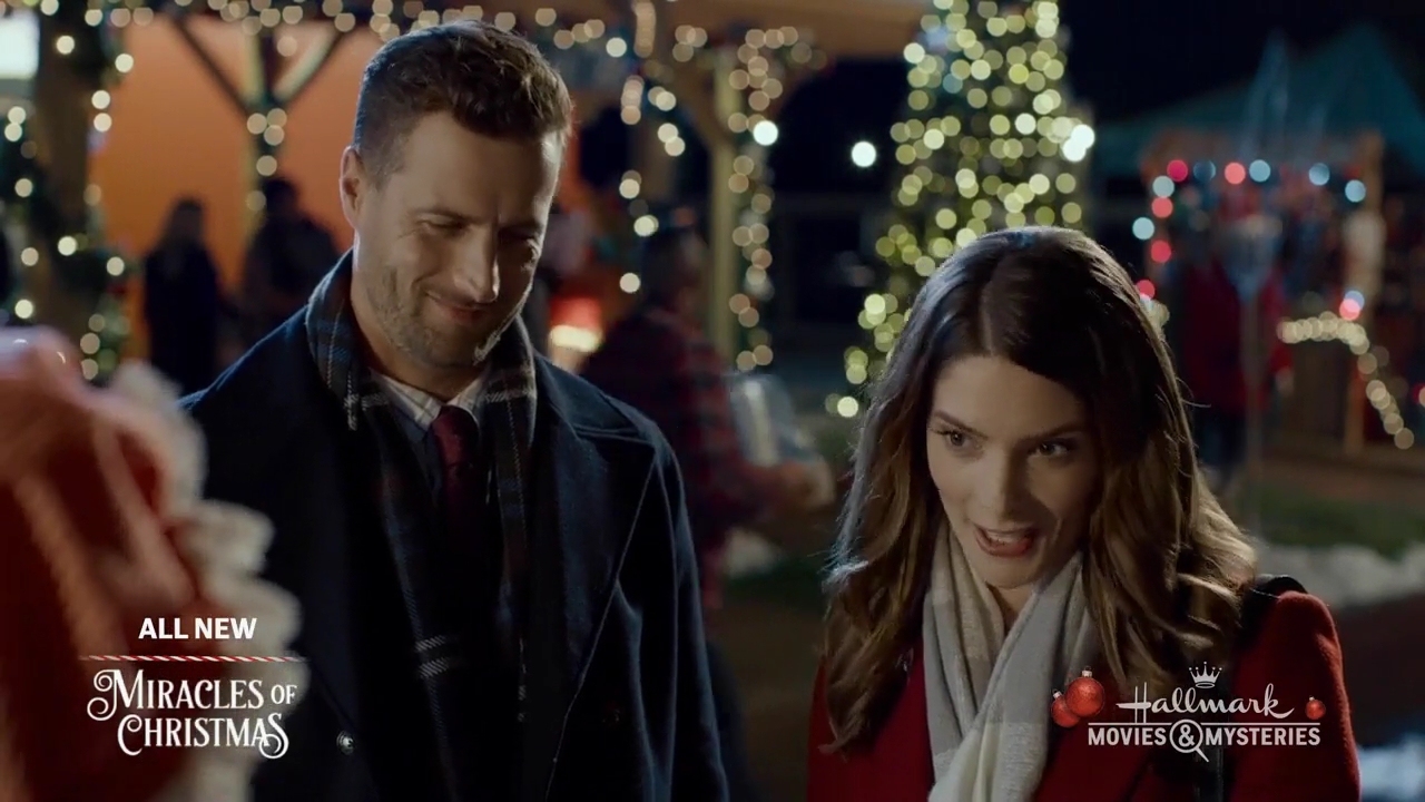 Ashley-Greene-dot-nl_ALittleChristmasCharm1604.jpg
