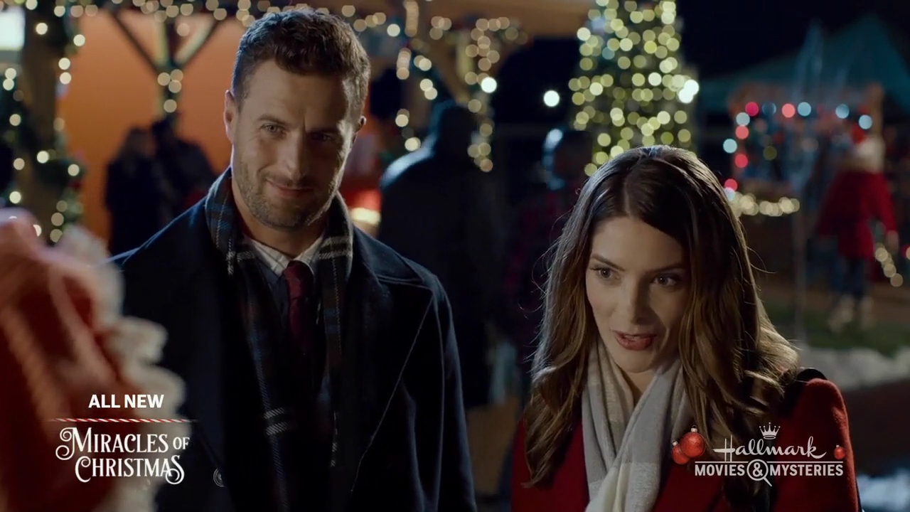 Ashley-Greene-dot-nl_ALittleChristmasCharm1605.jpg