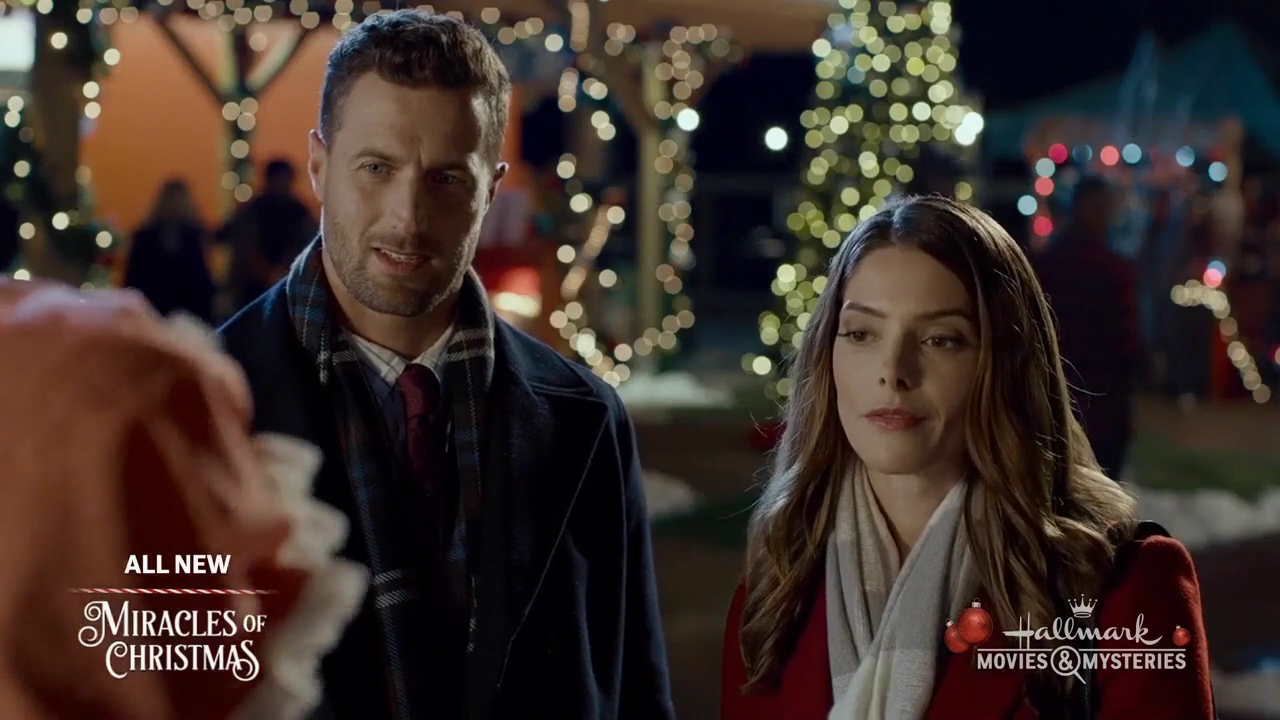 Ashley-Greene-dot-nl_ALittleChristmasCharm1609.jpg