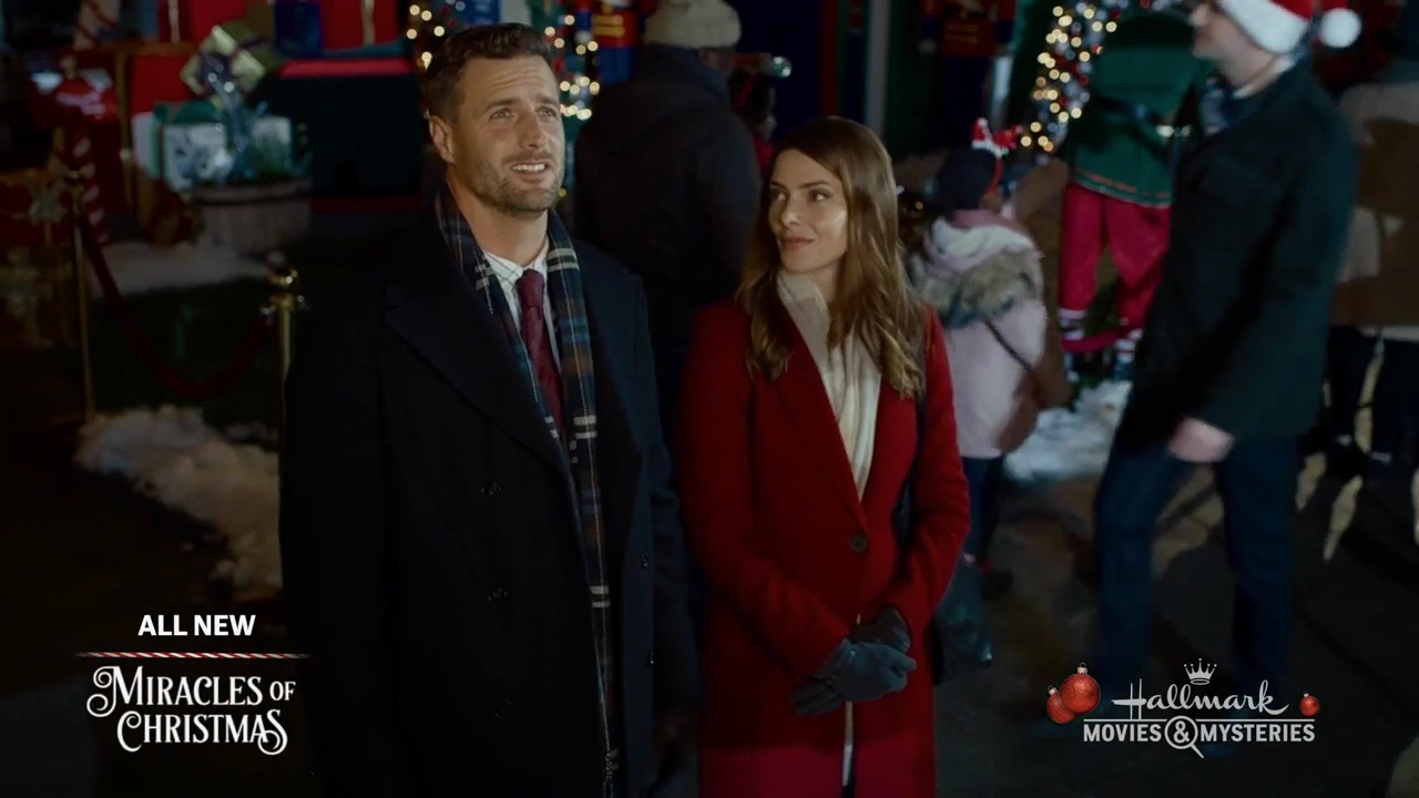 Ashley-Greene-dot-nl_ALittleChristmasCharm1636.jpg