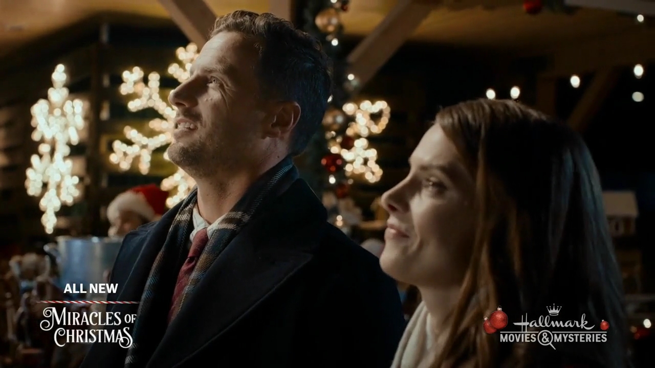 Ashley-Greene-dot-nl_ALittleChristmasCharm1642.jpg Ashley-Greene-dot-nl_ALittleChristmasCharm1642.jpg