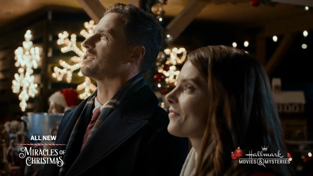 Ashley-Greene-dot-nl_ALittleChristmasCharm1643.jpg