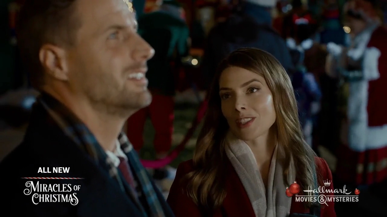 Ashley-Greene-dot-nl_ALittleChristmasCharm1646.jpg