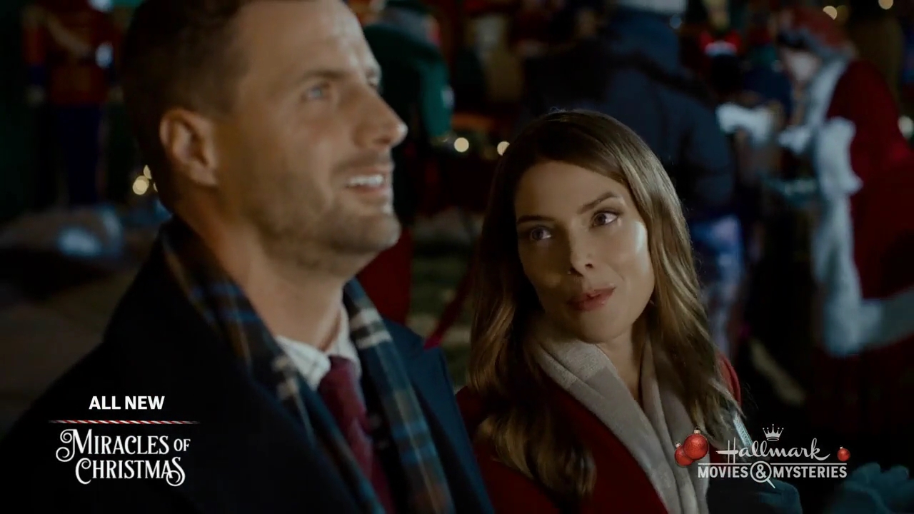 Ashley-Greene-dot-nl_ALittleChristmasCharm1647.jpg