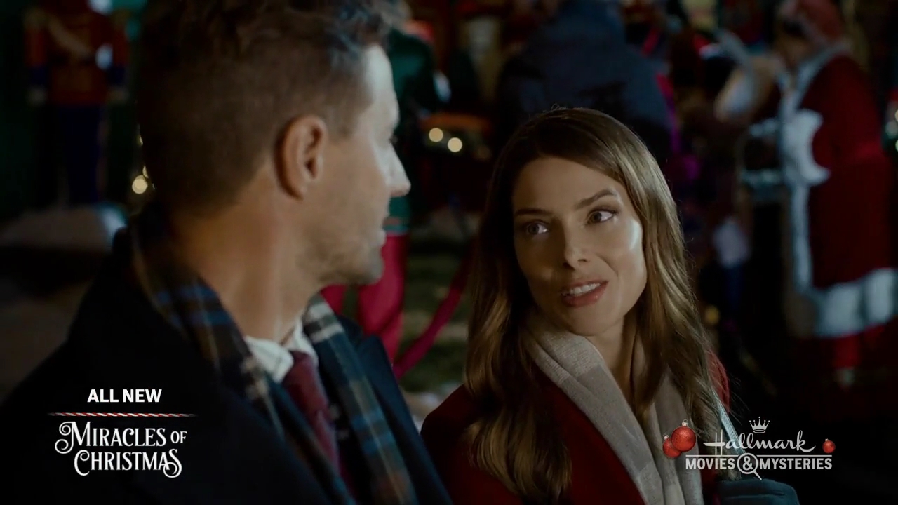 Ashley-Greene-dot-nl_ALittleChristmasCharm1649.jpg