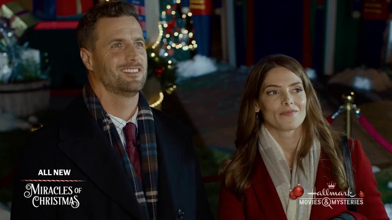 Ashley-Greene-dot-nl_ALittleChristmasCharm1656.jpg
