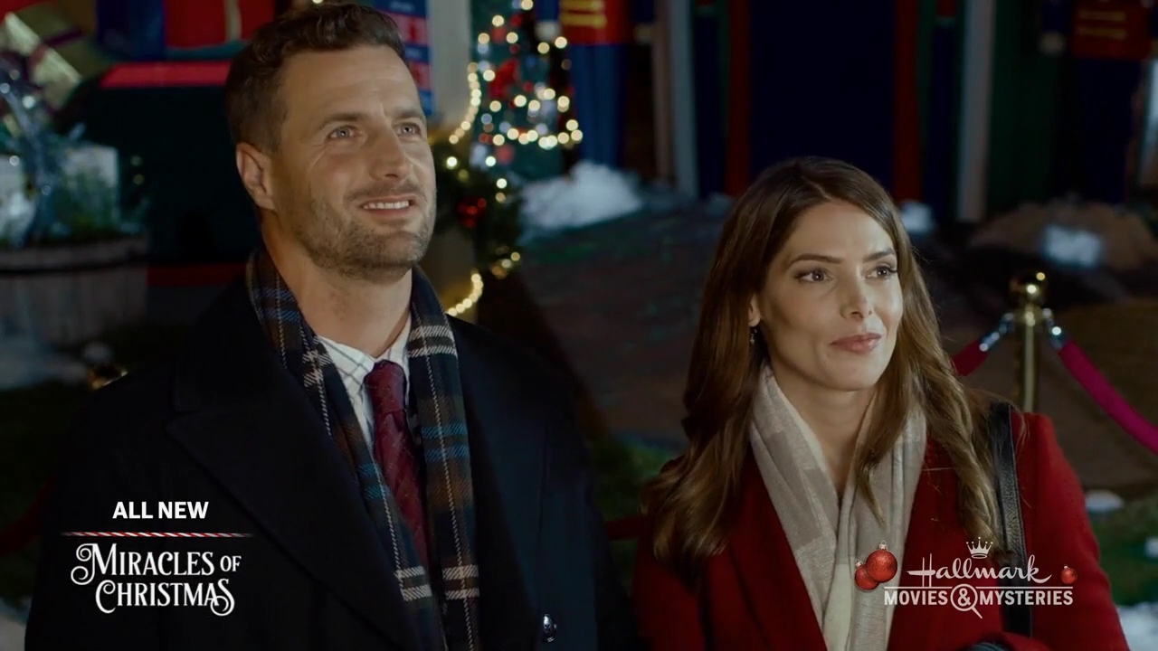 Ashley-Greene-dot-nl_ALittleChristmasCharm1657.jpg
