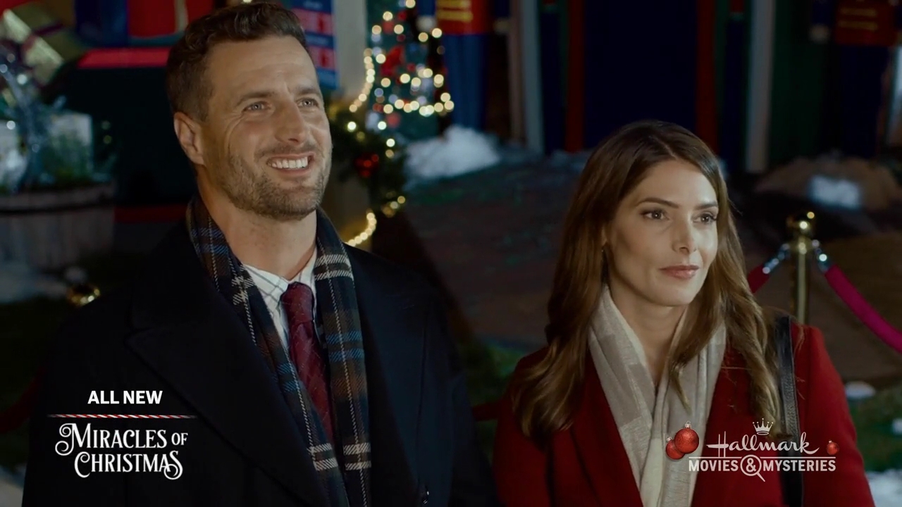Ashley-Greene-dot-nl_ALittleChristmasCharm1658.jpg