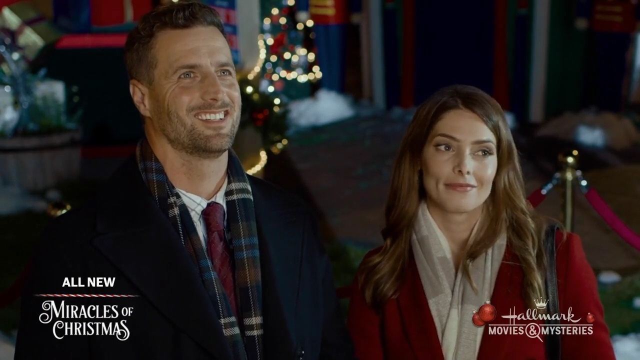 Ashley-Greene-dot-nl_ALittleChristmasCharm1659.jpg