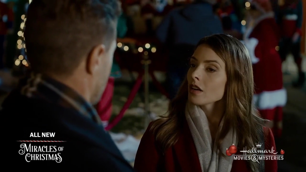 Ashley-Greene-dot-nl_ALittleChristmasCharm1664.jpg