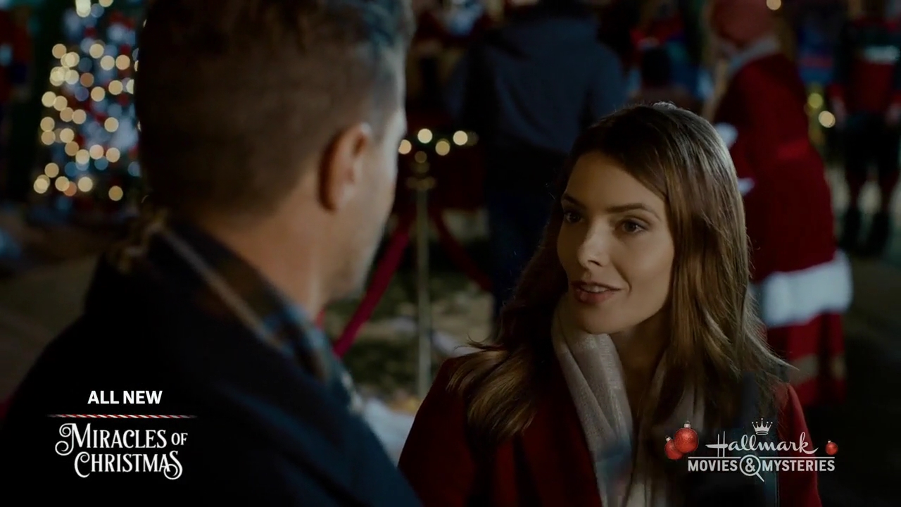 Ashley-Greene-dot-nl_ALittleChristmasCharm1665.jpg