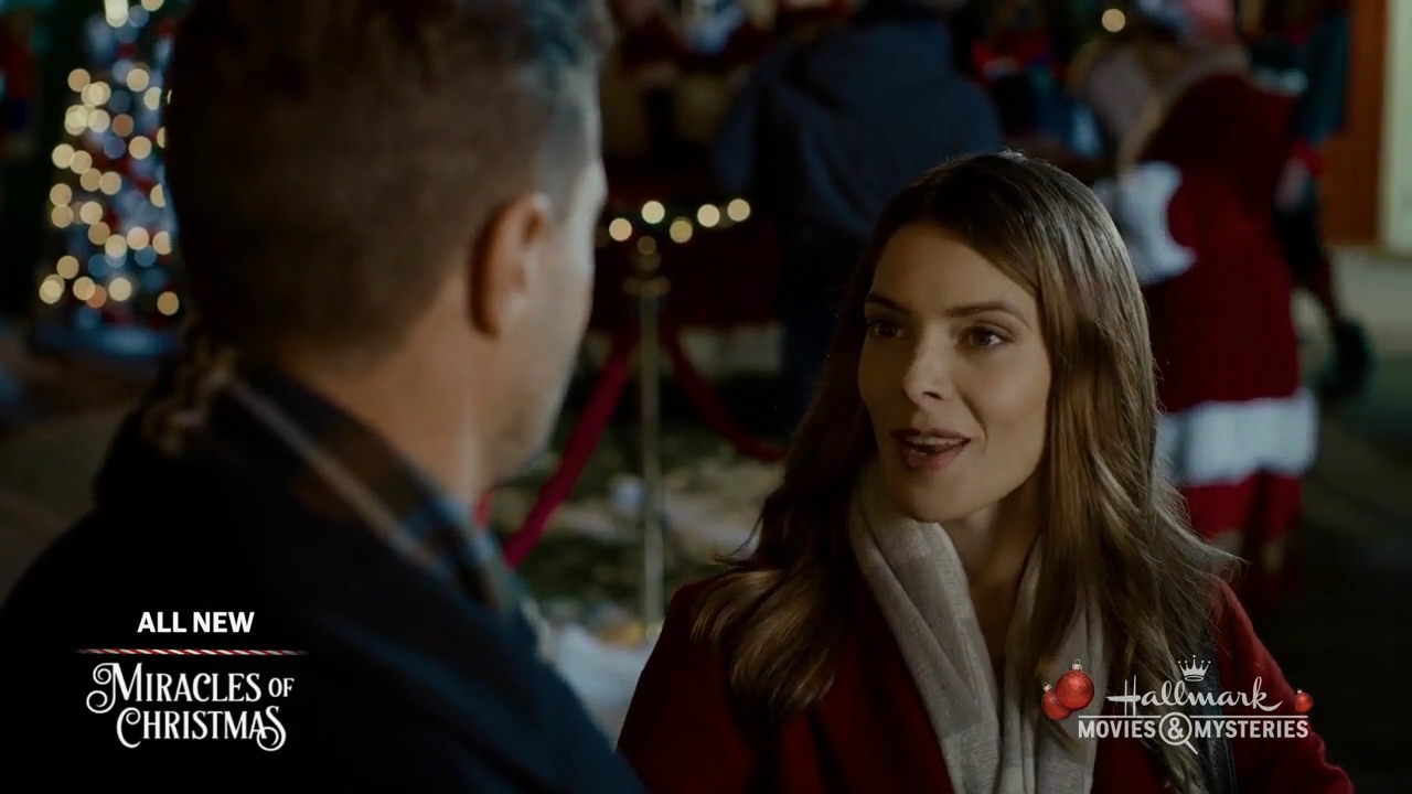 Ashley-Greene-dot-nl_ALittleChristmasCharm1666.jpg