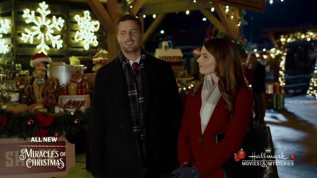 Ashley-Greene-dot-nl_ALittleChristmasCharm1667.jpg
