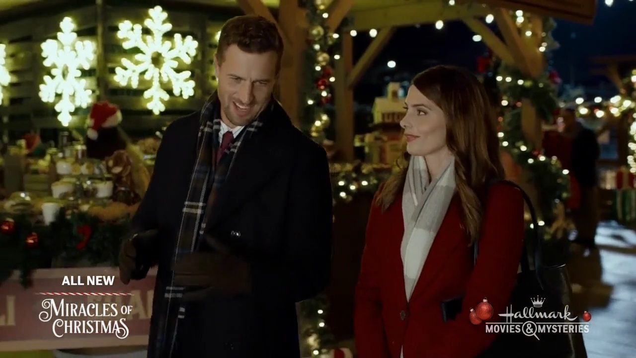 Ashley-Greene-dot-nl_ALittleChristmasCharm1669.jpg