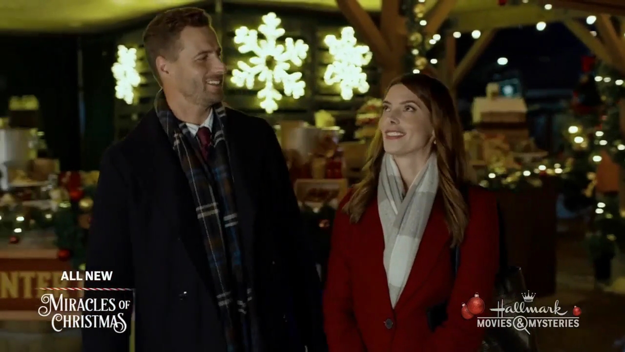 Ashley-Greene-dot-nl_ALittleChristmasCharm1670.jpg
