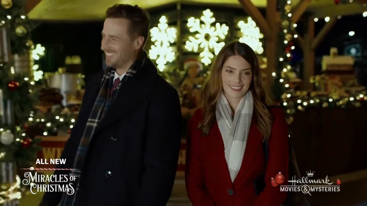 Ashley-Greene-dot-nl_ALittleChristmasCharm1671.jpg