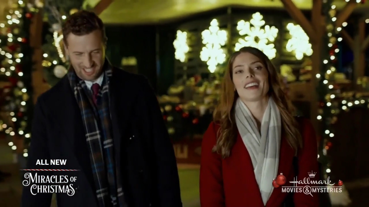 Ashley-Greene-dot-nl_ALittleChristmasCharm1672.jpg