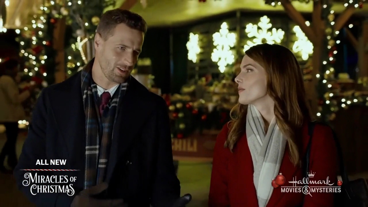 Ashley-Greene-dot-nl_ALittleChristmasCharm1673.jpg