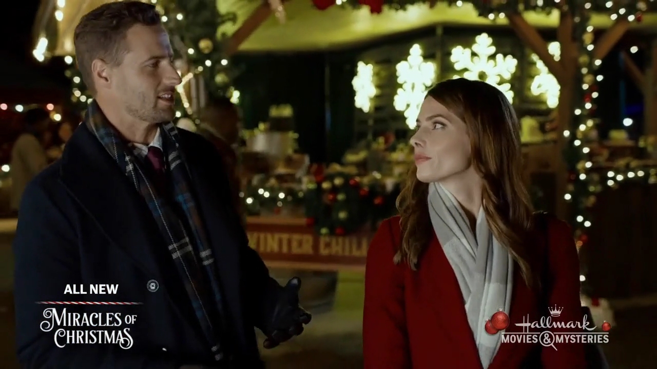 Ashley-Greene-dot-nl_ALittleChristmasCharm1674.jpg